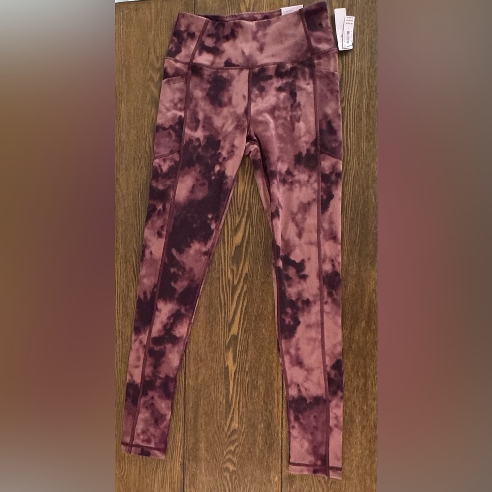 Victoria’s Secret Incredible essential legging size 6 high rise NEW!